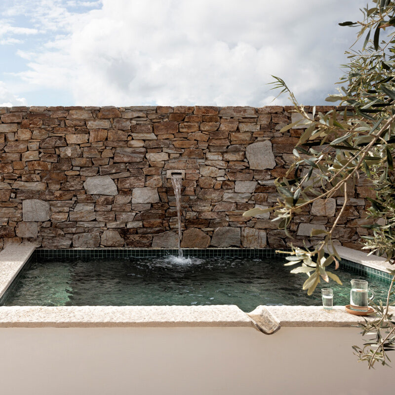 the rooster antiparos hotel greece