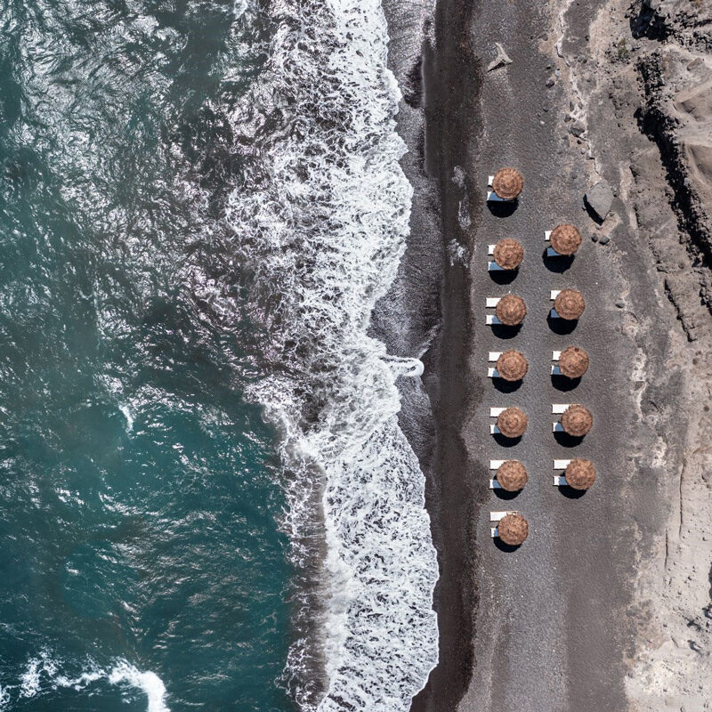 colombos beachfront hotel foinikia santorini greece