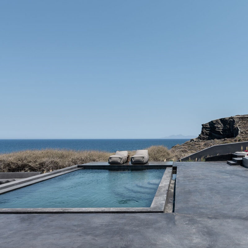 colombos beachfront hotel foinikia santorini greece