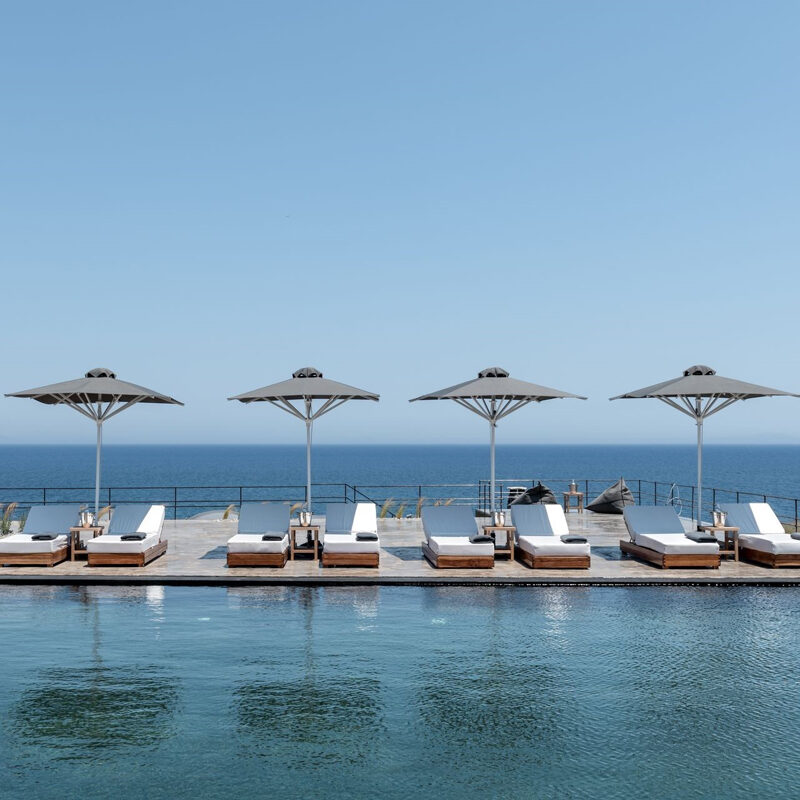 colombos beachfront hotel foinikia santorini greece