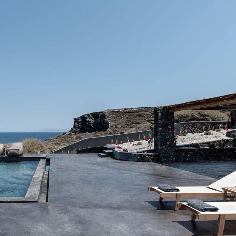 colombos beachfront hotel foinikia santorini greece