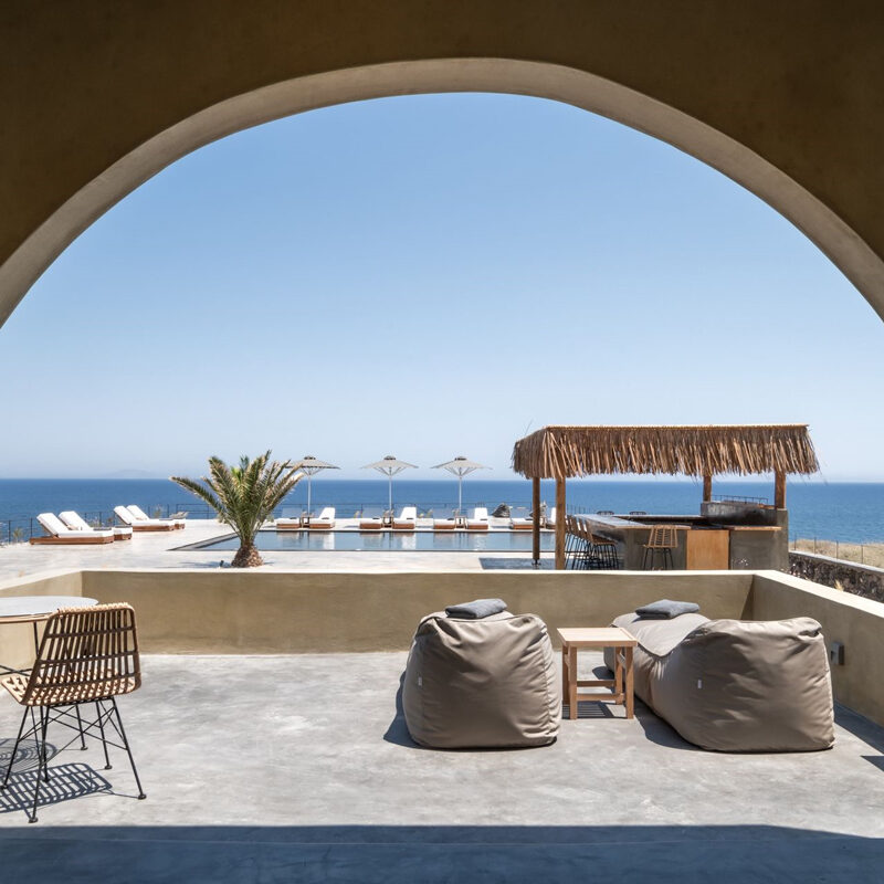 colombos beachfront hotel foinikia santorini greece