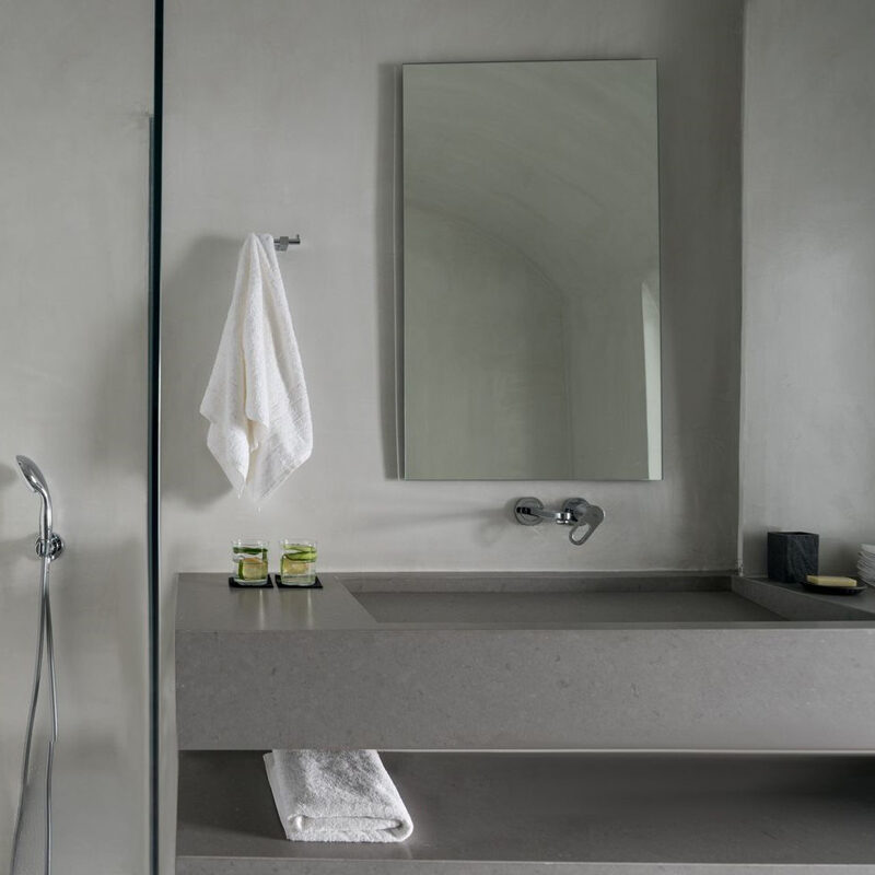 echoes luxury suites hotel oia santorini greece