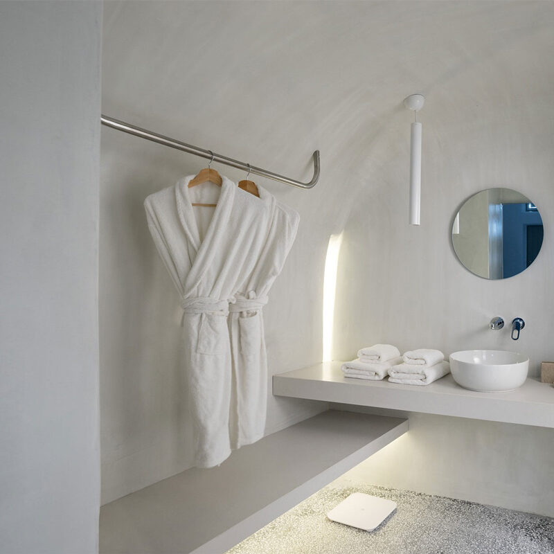 echoes luxury suites hotel oia santorini greece
