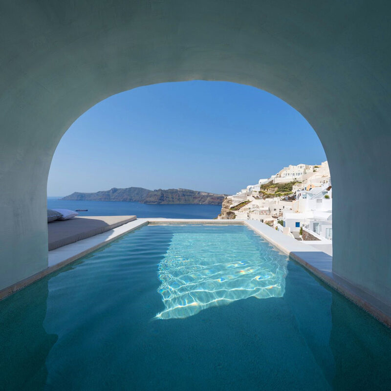 echoes luxury suites hotel oia santorini greece