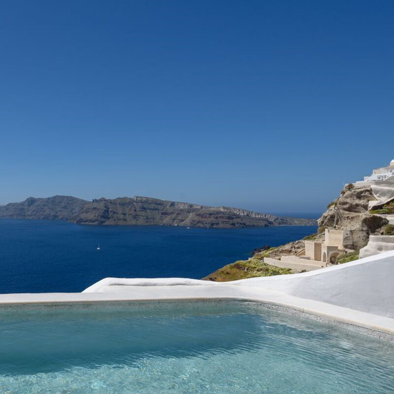 echoes luxury suites hotel oia santorini greece