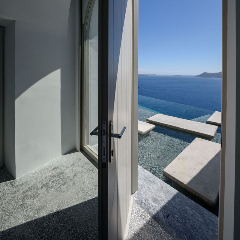 echoes luxury suites hotel oia santorini greece