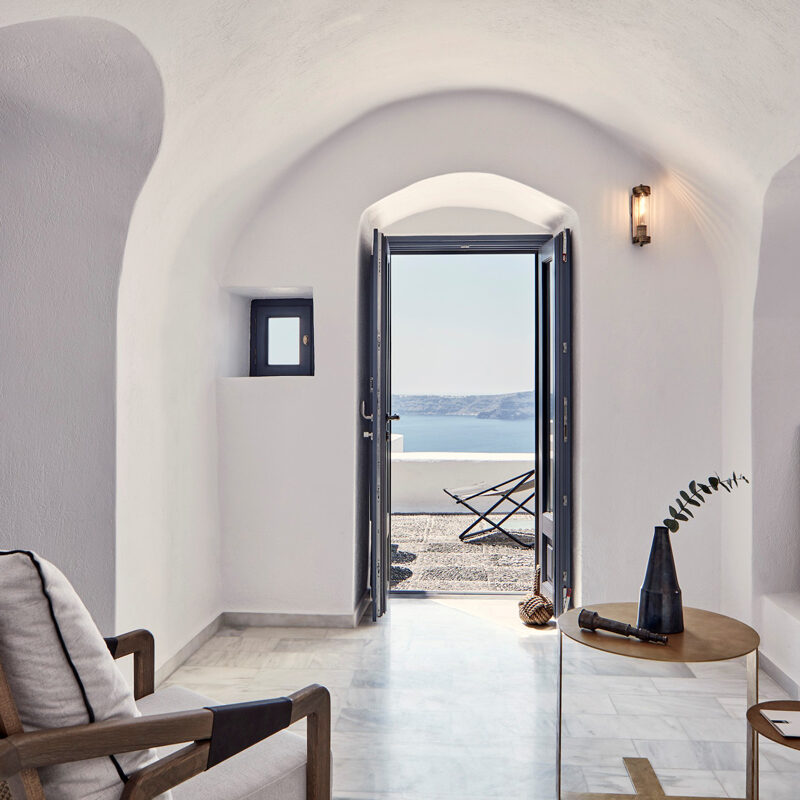 homeric poems hotel santorini-greece-interior design laboratorium cave suite