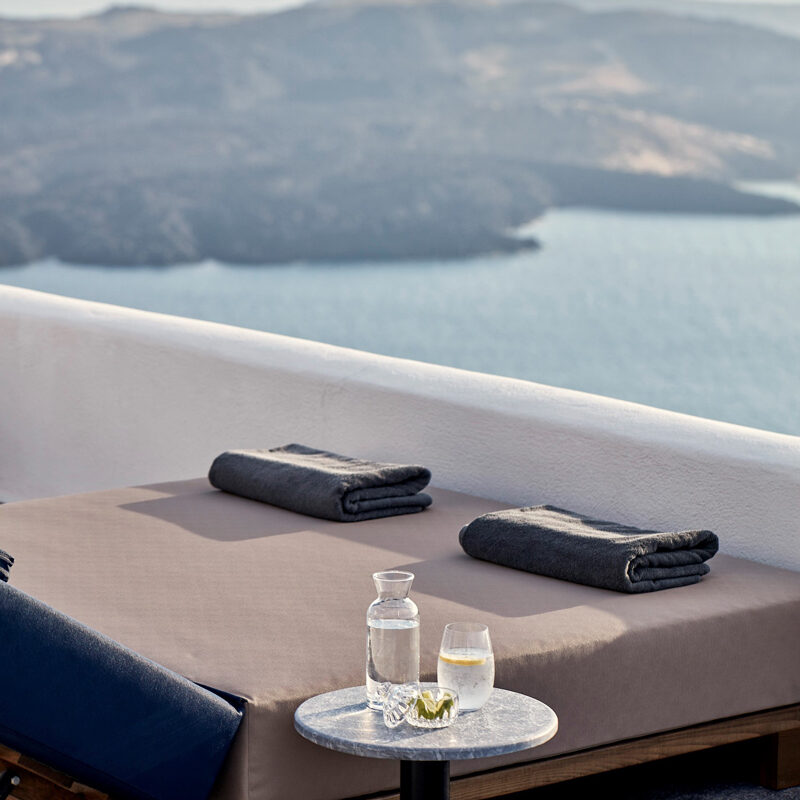 homeric poems hotel santorini-greece-interior design laboratorium cave suite