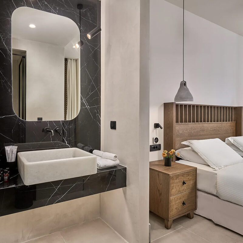 Ios Grand Pool Suites